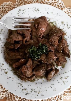 Gebratene Hähnchenleber mit Zwiebeln Rezepthauptbild