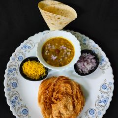 A picture of Dal pakwan.