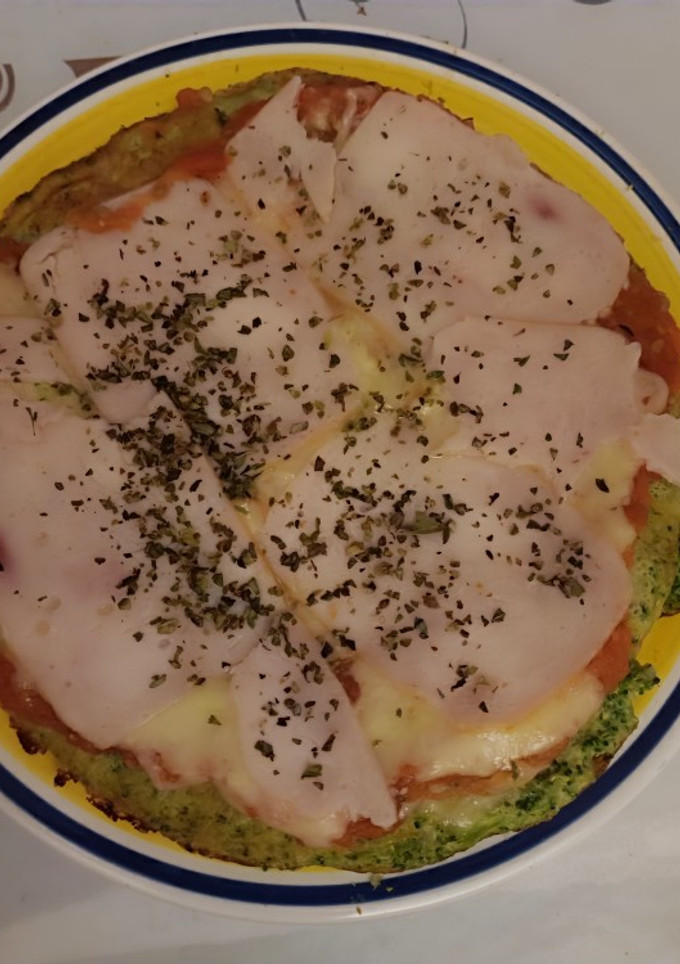 Una foto de Pizza con base de brócoli