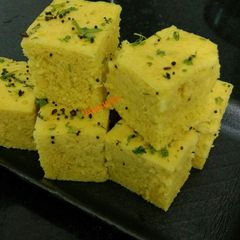 A picture of Khaman dhokla.