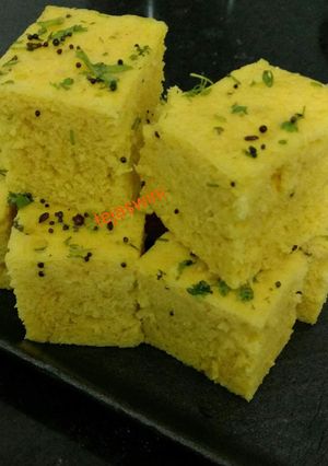 A picture of Khaman dhokla.