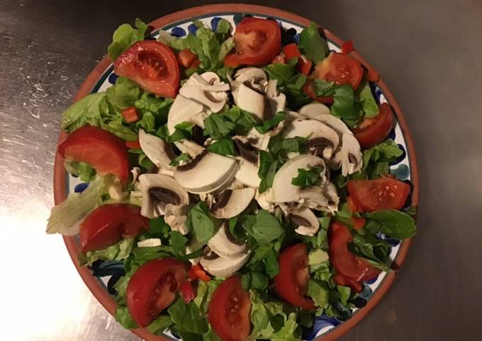 Salade aux tomates et champignons de Paris