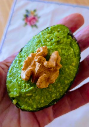 Una foto de Untable de palta y jengibre fresco 🥑 🫚🍋🧂Dip de aguacate, jengibre y limón