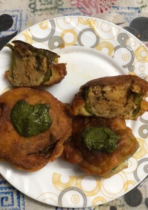 A picture of Elephant Yam stuffed Chillipakoda.
