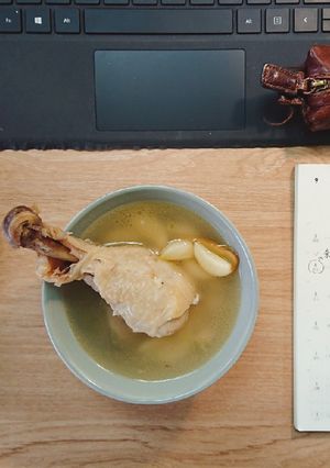 蒜頭雞湯 的食譜成品照片