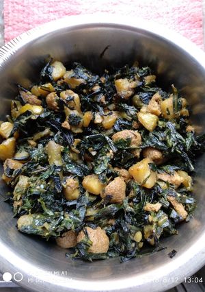 A picture of Marsh barbel leaves stir fry (Kulekharar Choch-chori).
