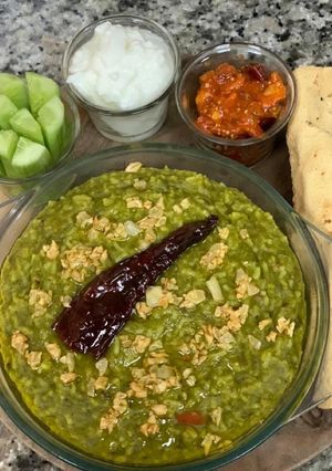 A picture of Lehsooni Spinach { Palak } Khichadi { Winter Special }.