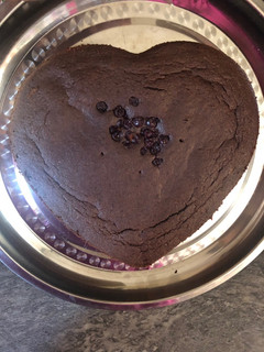 Una foto de Bizcocho de avena, chocolate y frutas rojas