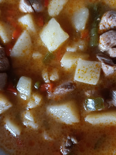 Una foto de Guisado de pavo, patata y verfuras