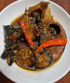 cá biển kho tỏi ớt