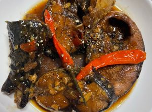 Hình của món Cá biển kho keo.