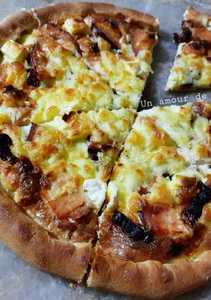 Une photo de Pizza boisée/Pizza a la crème 🍕