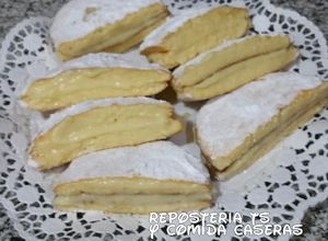 Foto principal de Pasteles de "Media Luna Con Crema Pastelera"