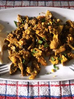 Una foto de Revuelto de setas y champiñones con cúrcuma