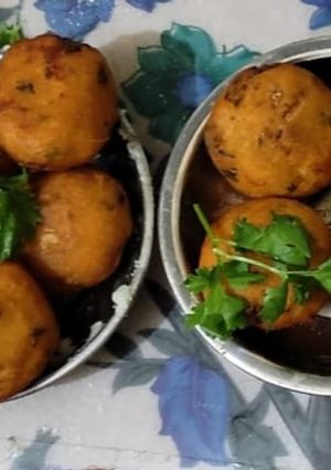 व्रत वाले आलू वड़ा (vrat wale aloo vada recipe in Hindi) रेसिपी मुख्य फोटो
