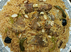 صورة لوصفة كبسة اللحم بالصلصة الحمراء