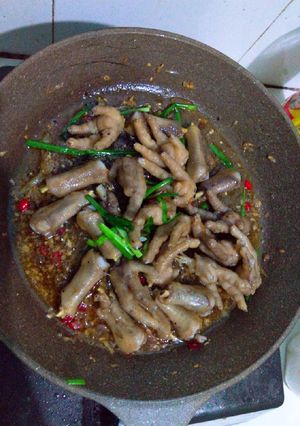 Hình của món Chân gà xào tỏi.