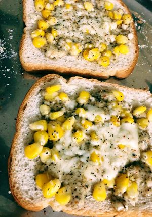 A picture of Garlic bread corn.