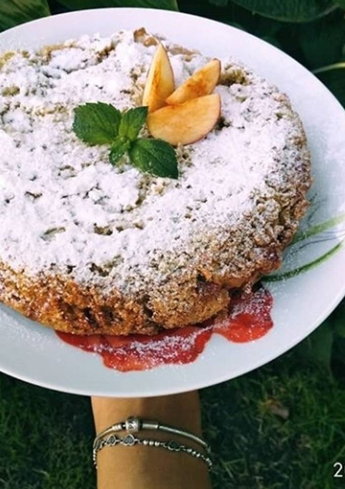 Яблучна шарлотка