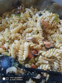 Una foto de Ensalada de pasta con mejillones