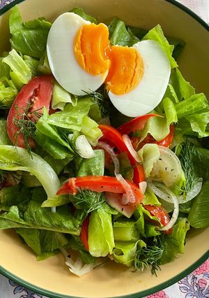 รูปของ สลัดผักกับน้ำสลัดมัสตาร์ดซีอิ๊วพริกไทย🥗🥬Cos and friends Salad with Lime Mustard Soy Sauce Dressing🍅🥬🍋