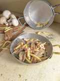 Trofie funghi cotto e stracchino