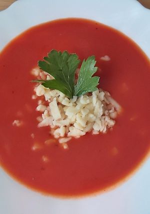 Paradicsomleves, házi reszelt tésztával, gluténmentesen recept fotója