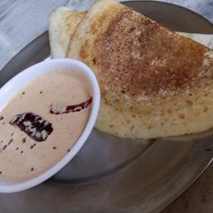 A picture of Andhra Style Dosa with GroundNut Chutney.