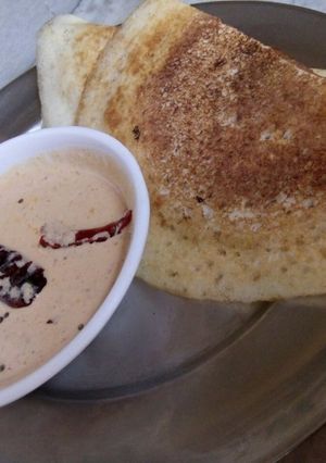 A picture of Andhra Style Dosa with GroundNut Chutney.