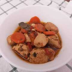 A picture of Pollo en escabeche.