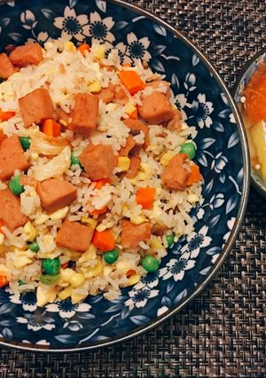 Hình của món Cơm Chiên Với Thịt Hộp Spam.