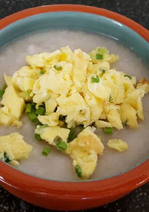 A picture of Rice congee with scrambled egg 米粥，炒鸡蛋 #chinesecooking.