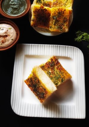 গার্লিক বাটার টোস্ট (Garlic butter toast recipe in Bengali) রেসিপির প্রধান ছবি