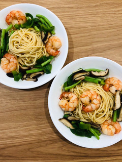 清炒鮮蔬大蝦義大利麵 的食譜成品照片