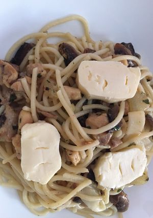Foto principal de Espaguetis con verduras, pollo y queso