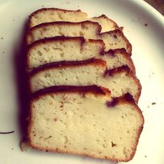 A picture of Key Lime and Yogurt Cake.