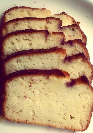 A picture of Key Lime and Yogurt Cake.