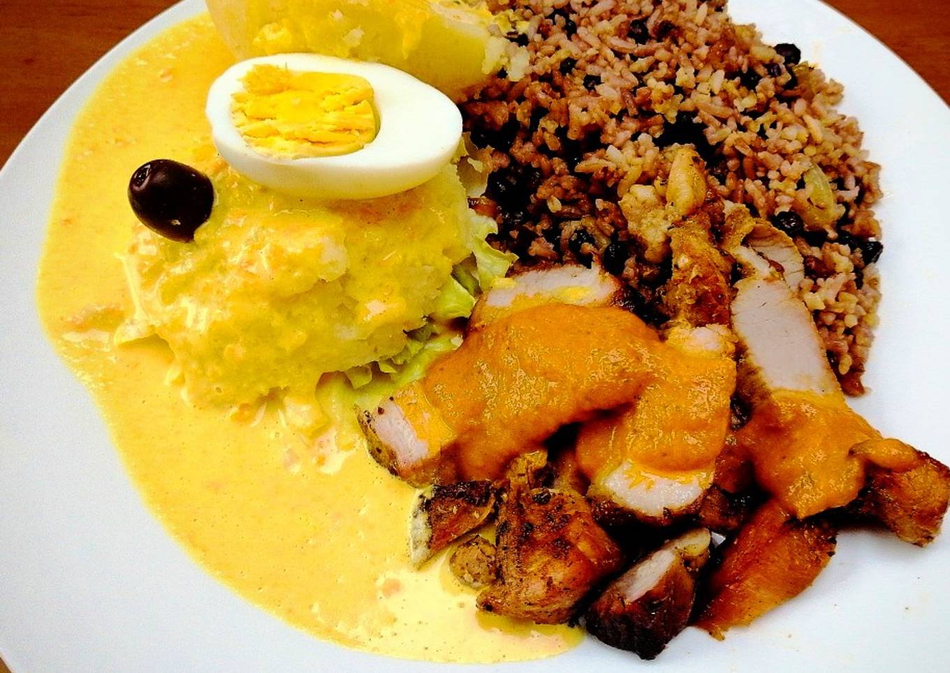 Papa Huancaina, Arroz de Frijoles y Puerco Ahumado