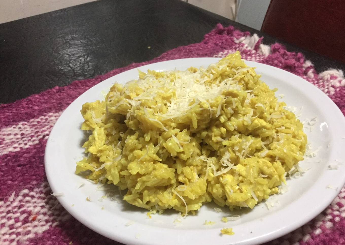 Arroz con pollo al curry y leche de coco