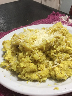 Una foto de Arroz con pollo al curry y leche de coco