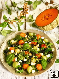 Una foto de Ensalada de melón cantaloupe y galia con queso feta