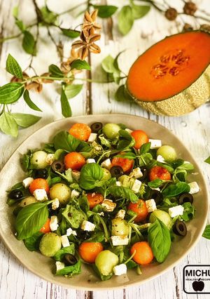 Una foto de Ensalada de melón cantaloupe y galia con queso feta