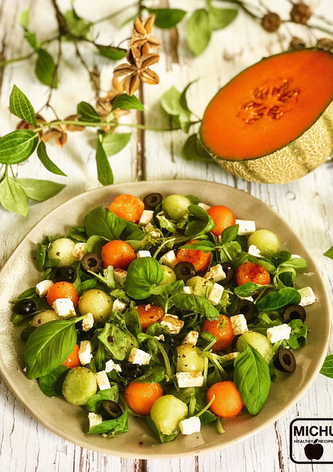 Una foto de Ensalada de melón cantaloupe y galia con queso feta