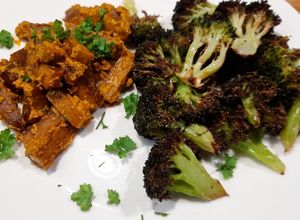 Foto di Seitan all'indiana con broccoli al forno