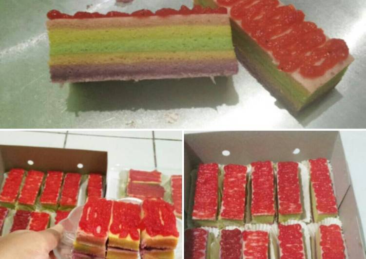  Resep  Bolu  Kukus  pelangi selai strawberry  oleh naylee 