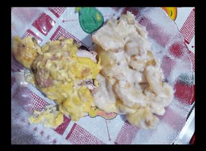 Una foto de Pollo a la savora con papas gratinadas y salsa blanca