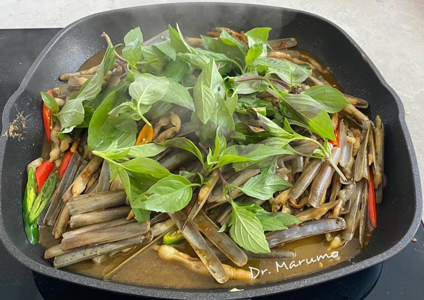 Stir Fried Razor Clams (Navajas) with Fresh Chili and Sweet Basil
