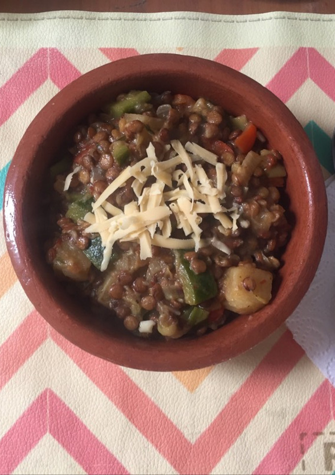 Una foto de Guiso de lentejas vegetariano
