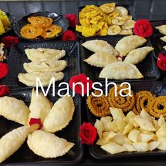 A picture of Holi snacks-Thoda Meetha-Thoda Namkeen.