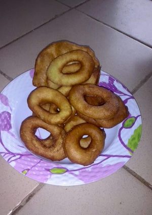 A picture of My Semovita doughnuts.